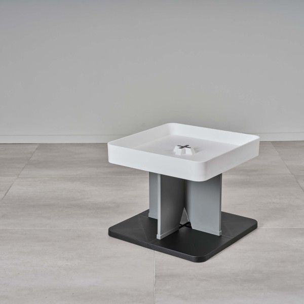 Kunststofftisch mit weißer Platte und grauem Fuß